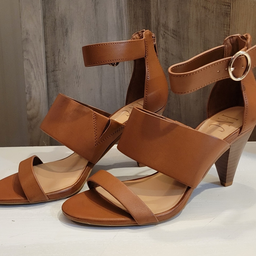 NWOT - INC International Concepts Brown Heel. Woman's Size 6 1/2. - Picture 4 of 9
